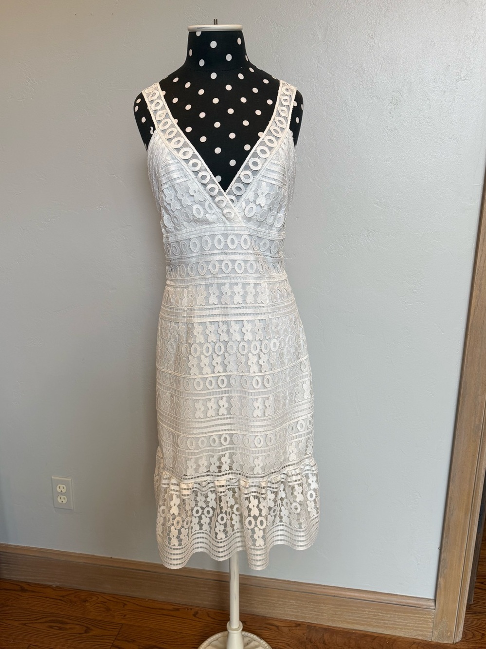 Diane Von Furstenberg White Lace V-Neck Midi Dress